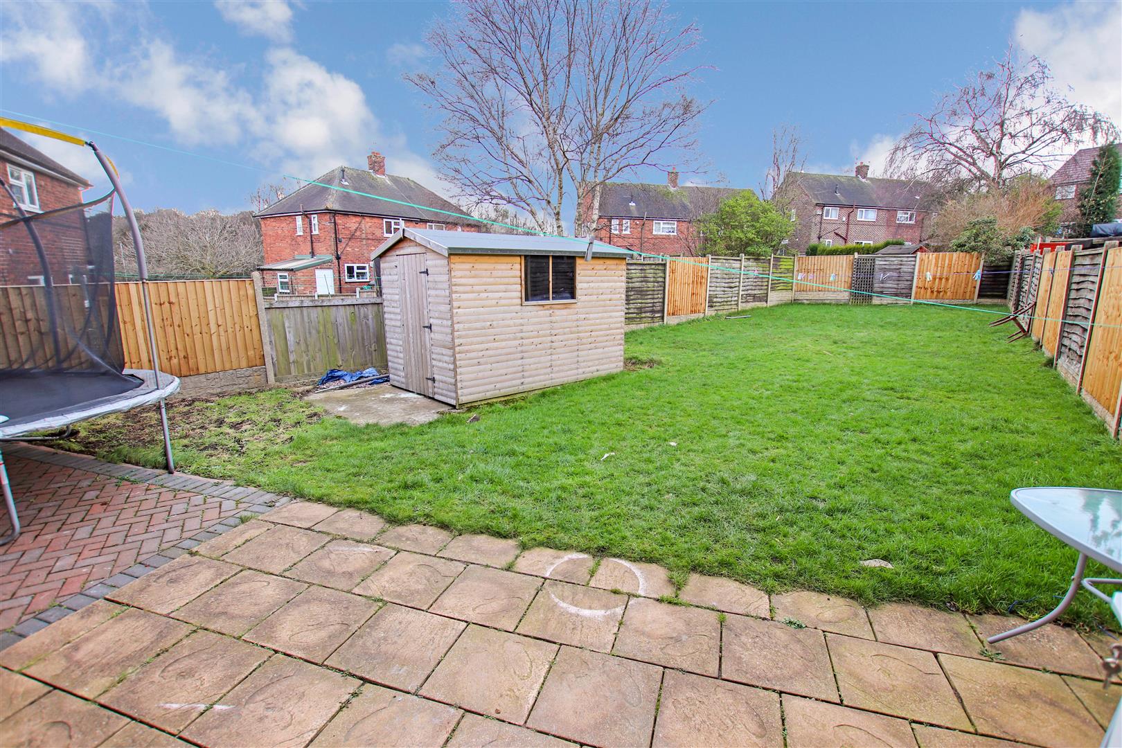 ENCLOSED REAR GARDEN